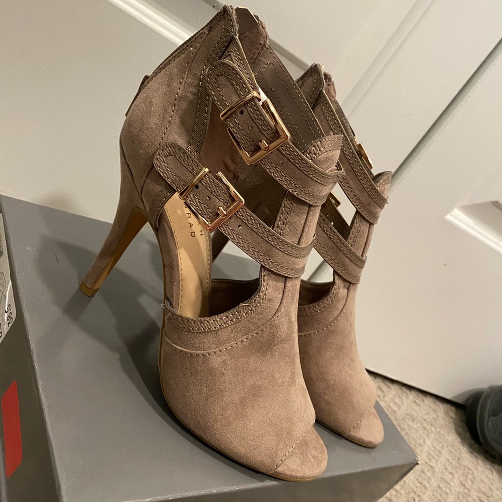 Heels - Picture 3 of 3